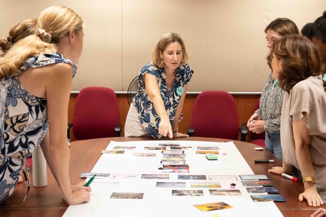 Juliette Neouze leading a collaborative workshop